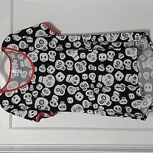 Lularoe skulls shirt medium